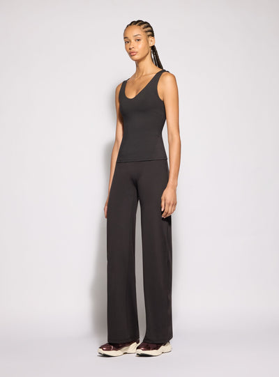 Top sportivo active con scollo a V