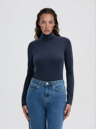 T-shirt a maniche lunghe con collo alto