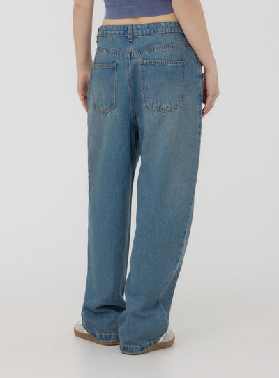 Baggy jeans with French-style pockets