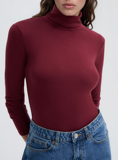 T-shirt a maniche lunghe con collo alto