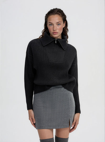 Maglia a coste con zip al collo