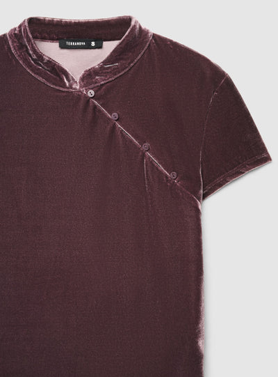 T-shirt con lupetto e bottoni diagonali