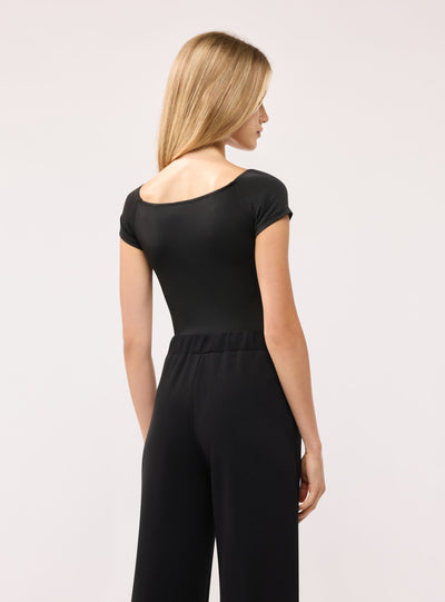 Body a spalle scoperte con scritta