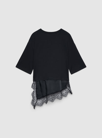 T-shirt con fondo asimmetrico e inserti in pizzo