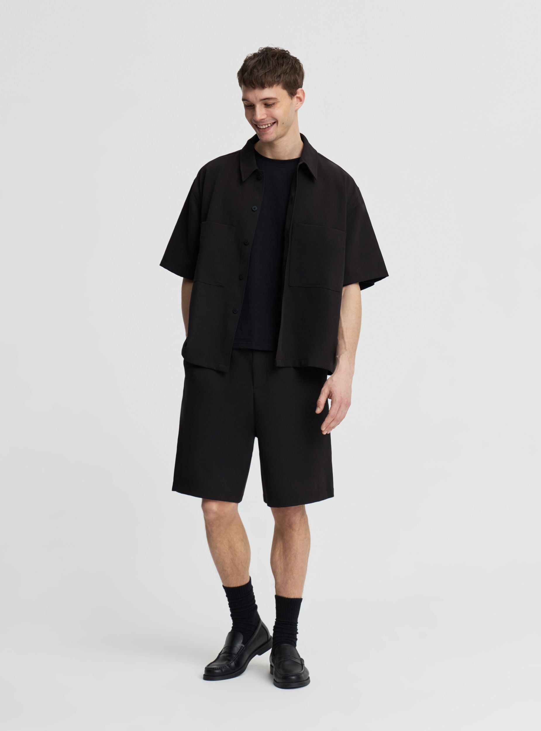 【ブラック（01）】SIGNATURE STANDARD SHORT SLEEVE TEE Davison Premium Short Sleeve Tee - Black | Fashion Nova