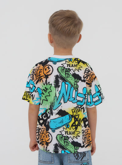 T-shirt con stampa all-over graffiti