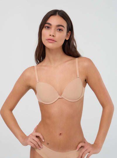 Reggiseno multifunzionale con coppe preformate