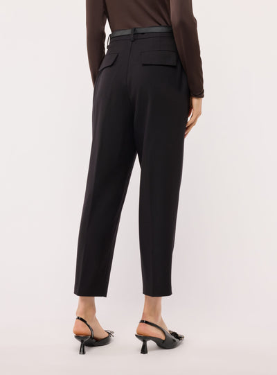 Pantaloni chino con pinces e cintura