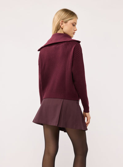 Maglia a coste con zip al collo