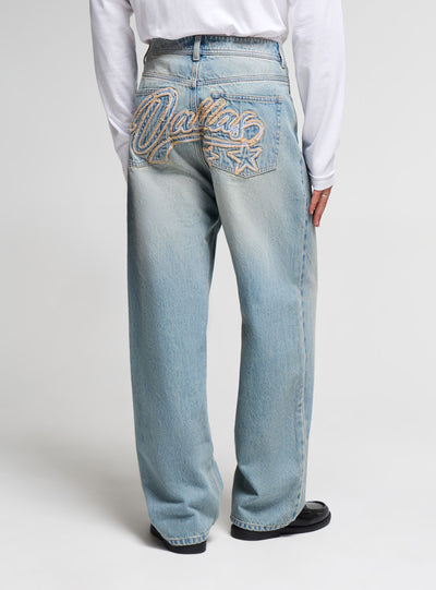 Jeans super baggy con patch e borchie