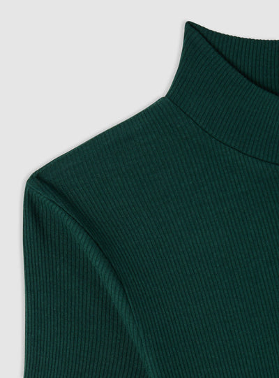 T-shirt a costine con collo lupetto