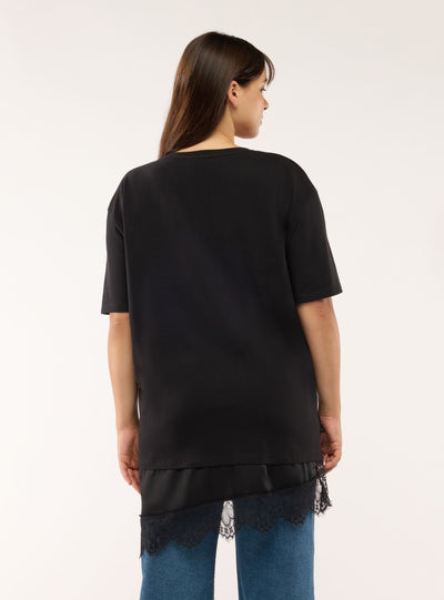 T-shirt lunga con dettaglio lingerie in pizzo