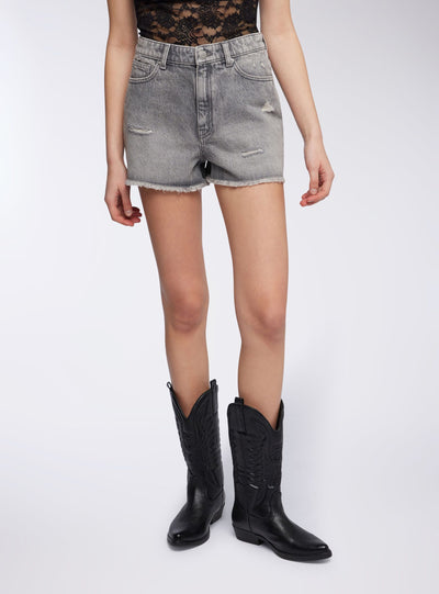 Shorts mom di jeans con strappi piccoli