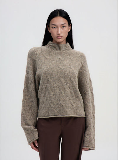Maglia con collo lupetto a trecce