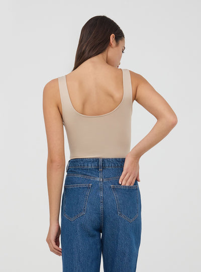 Body con scollo quadrato