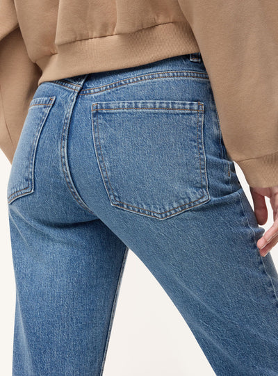Jeans bootcut a vita media