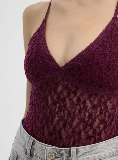 Body in pizzo con spalline sottili