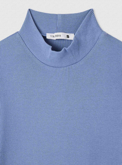 T-shirt a costine con collo lupetto