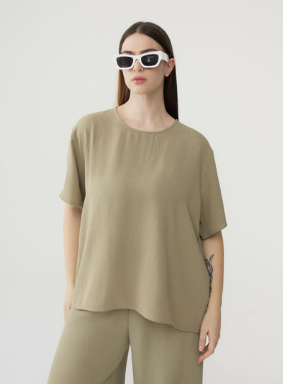 Plain short-sleeved blouse