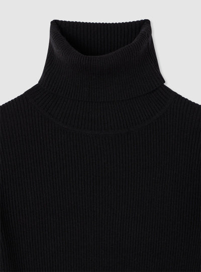 Solid colour ribbed turtleneck sweater