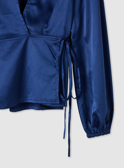 Blusa in satin con scollo a V