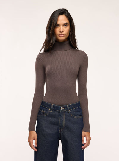 Solid colour ribbed turtleneck sweater