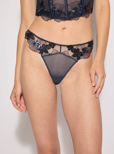Slip perizoma con paillettes e ricami