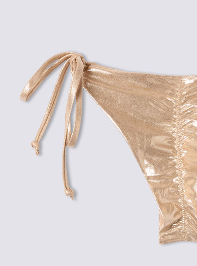 Slip bikini brasiliana effetto foil con arricciatura