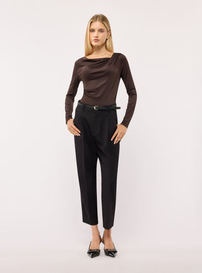 Pantaloni chino con pinces e cintura