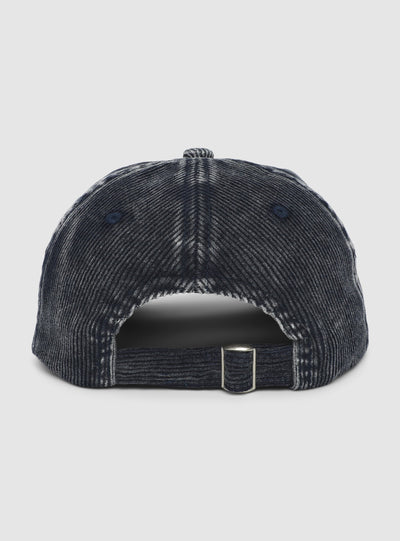 Cappellino effetto velluto con scritta ricamata