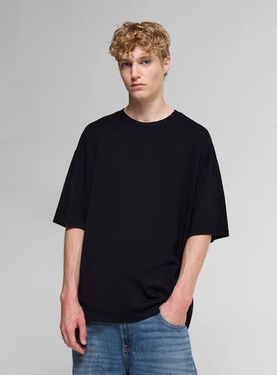 T-shirt over a tinta unita