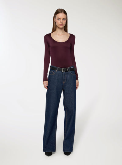 Elastisches T-Shirt mit Rundhalsausschnitt