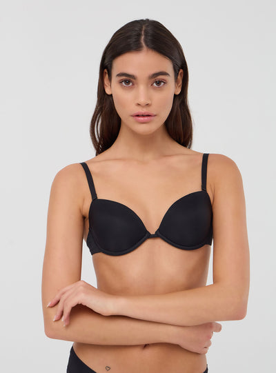 Reggiseno multifunzionale con coppe preformate