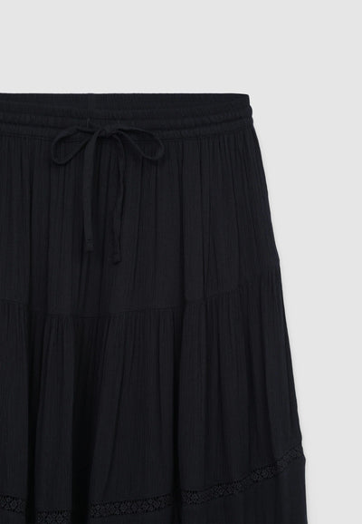 Gonna lunga con inserto in macramè