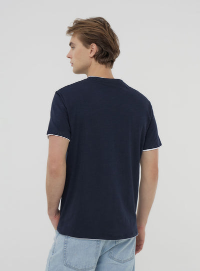 T-shirt doppiata tinta unita