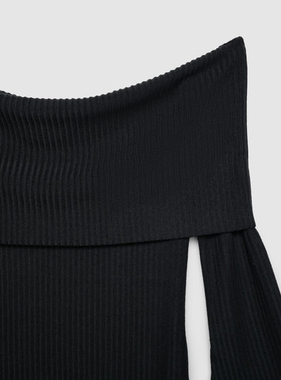 Vestito a spalle scoperte a tinta unita