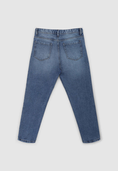 Jeans relaxed con piccoli strappi
