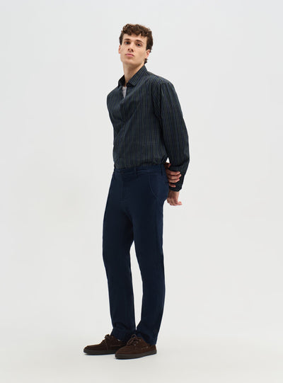Pantaloni chinos sartoriali con piega