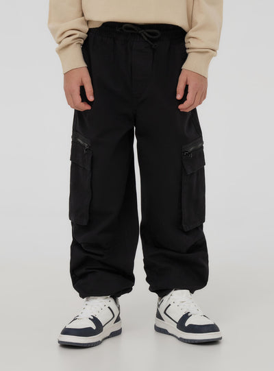 Pantaloni cargo con zip