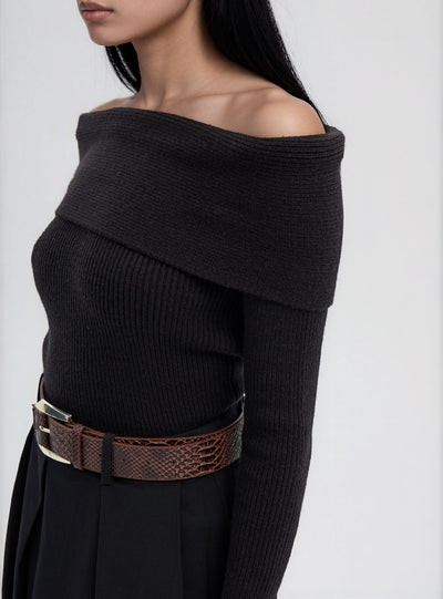 Solid colour off-shoulder top