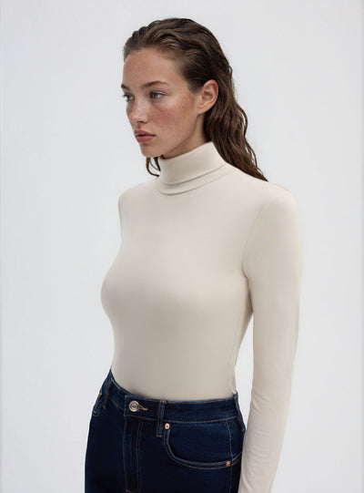 T-shirt a maniche lunghe con collo alto