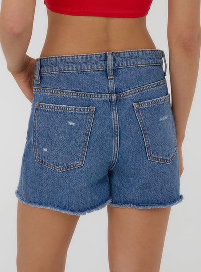 Shorts di jeans mom con strappi