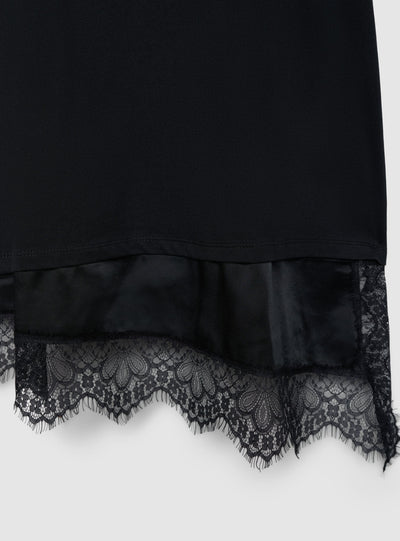 T-shirt lunga con dettaglio lingerie in pizzo