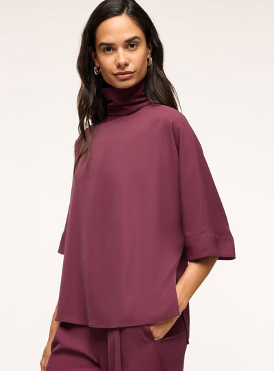 Blusa con collo alto e maniche 3/4