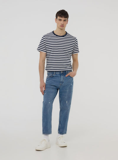 Loose fit jeans with small rips