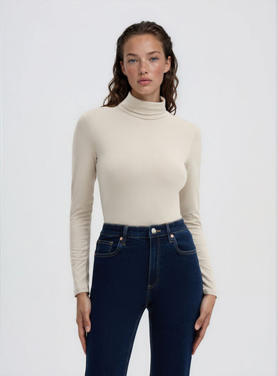 T-shirt a maniche lunghe con collo alto