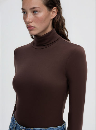 T-shirt a maniche lunghe con collo alto