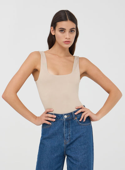Body con scollo quadrato