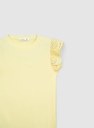 T-shirt con balze in sangallo