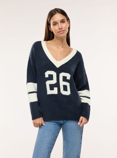 Maglia con scollo a V e numero intarsiato